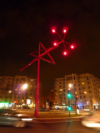 Porte de Bagnolet : TWISTED LAMPOST STAR par Mark Handforth, Oeuvre du Tramway T3